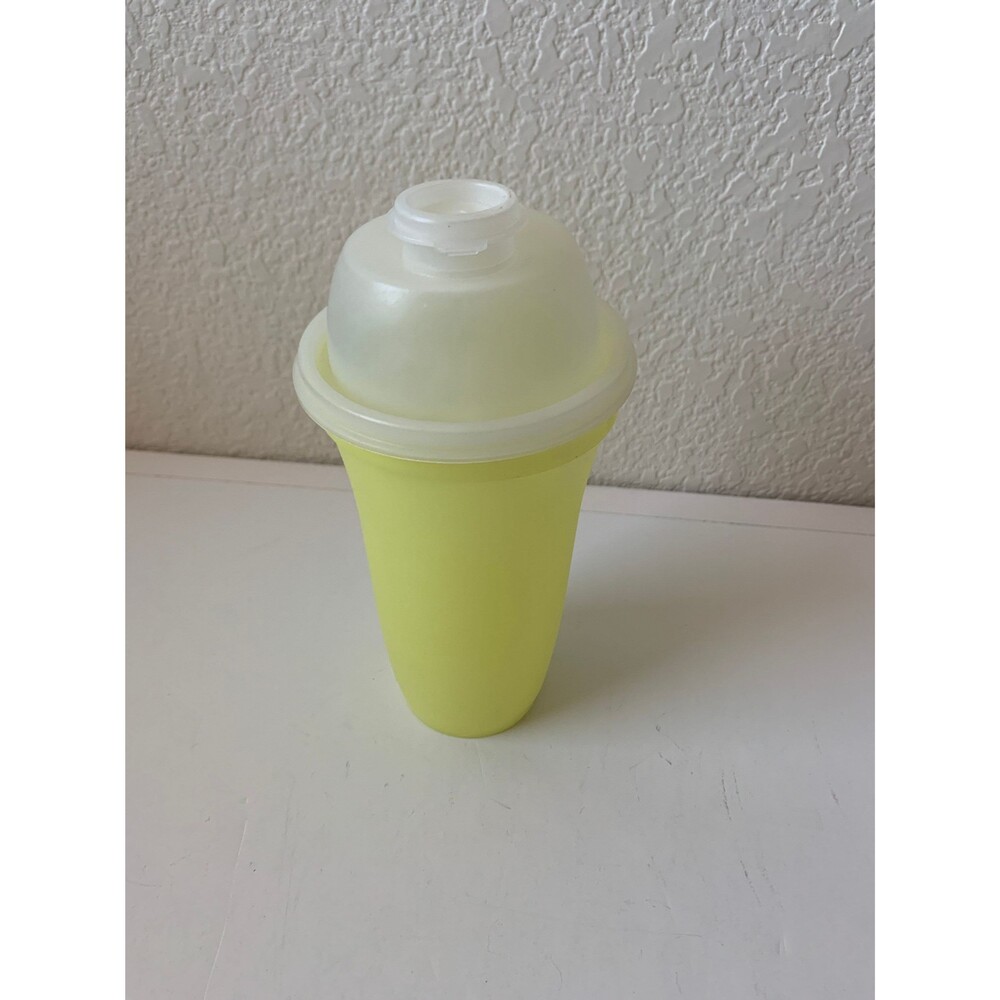 Tupperware Quick Shake Mixer 844, Yellow, Drink Mixer, Water Bottle Shaker, MCM